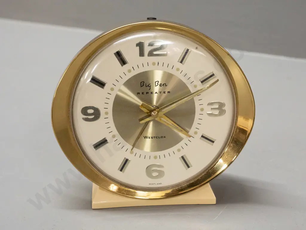 Westclox Big Ben Repeater alarm clock with brass finish and enamel metal case, plastic base - marked Scotland on face Image 1++