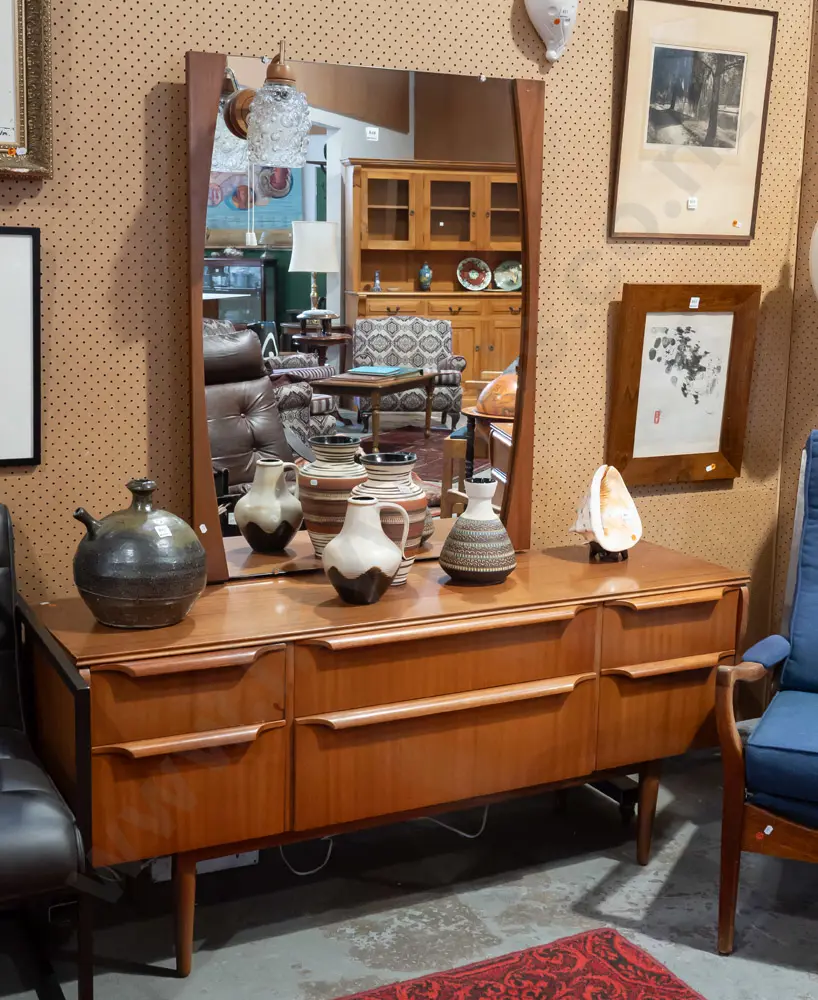 retro mahogany mirror back 6 drawer dresser. Shaped supports, original bubble glass down light - Image 1++