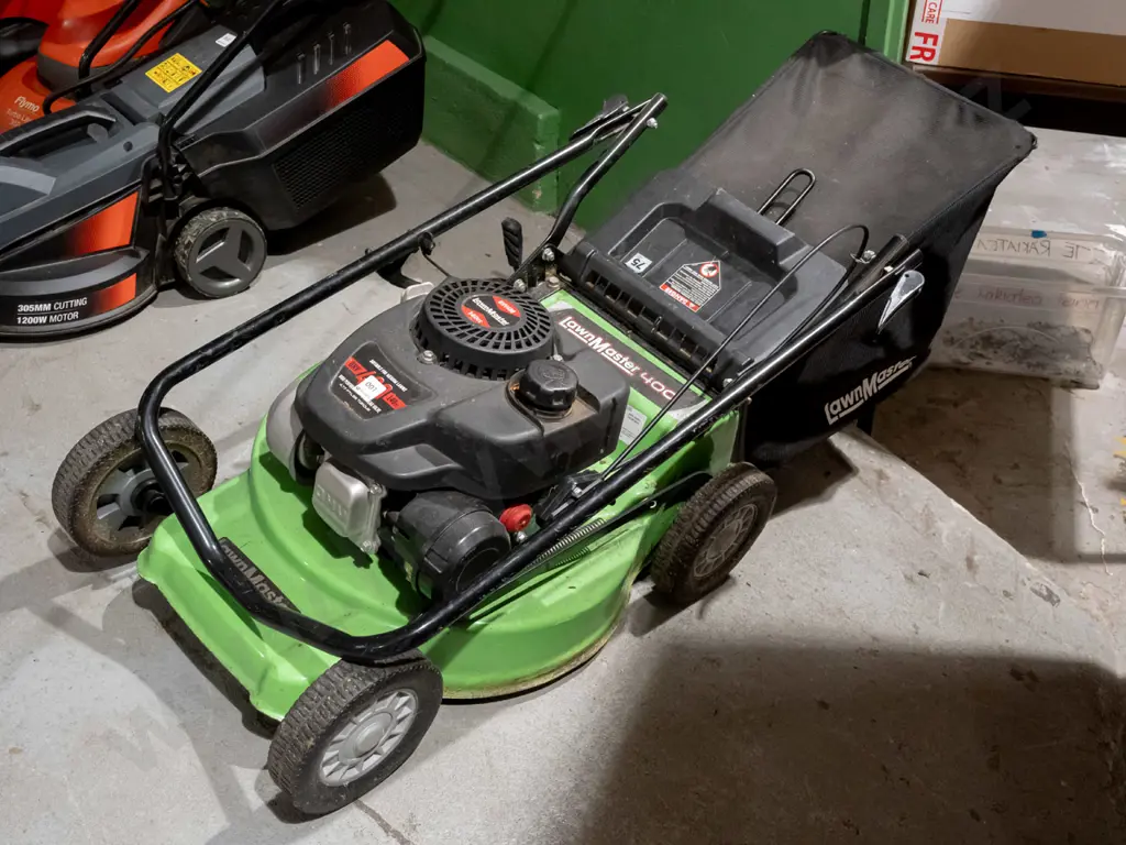 Lawnmaster 4 stroke motor mower Image 1++