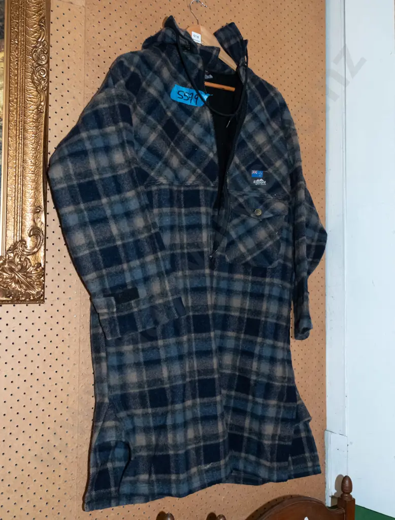 Egmont checked bush shirt - size unknown Image 1++