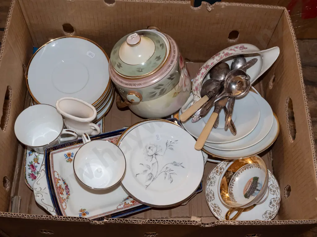 box; biscuit barrel, sandwich plates, gravy boat etc Image 1++