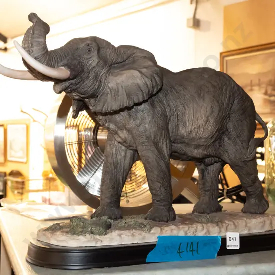 composite elephant figurine L520