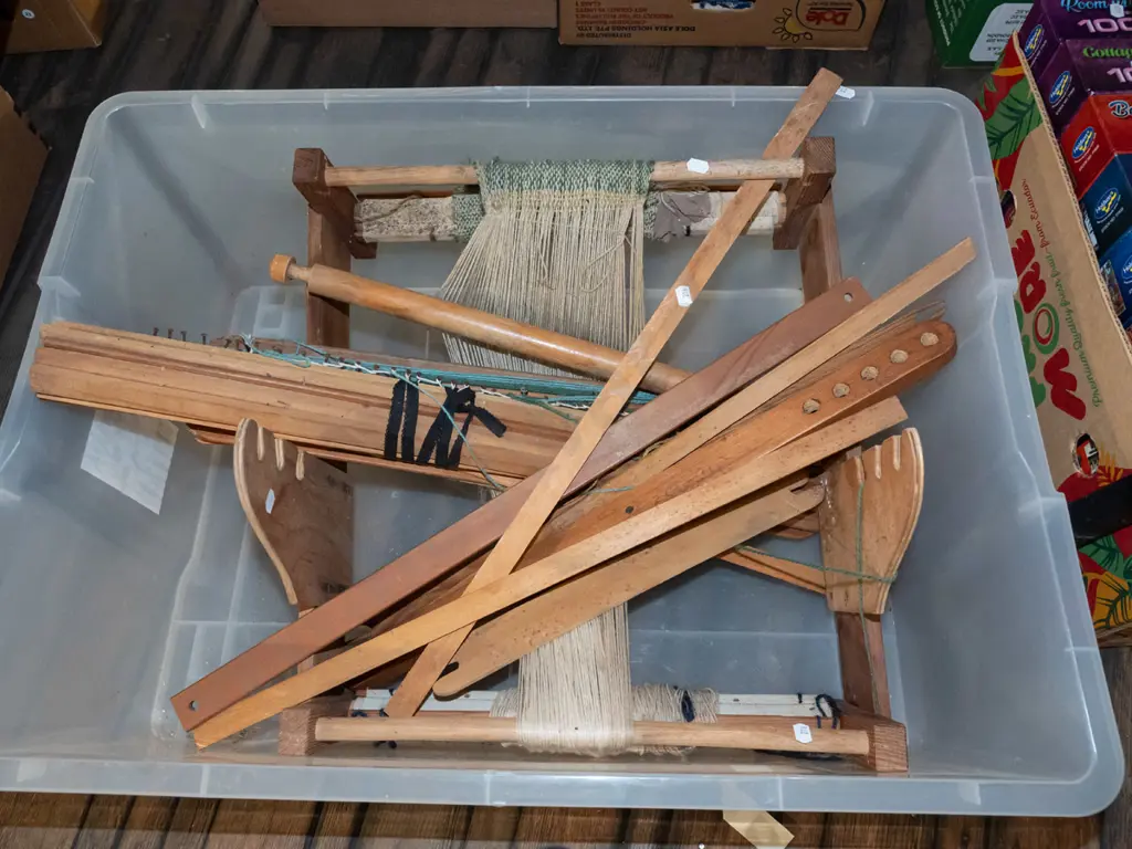 table top loom Image 1++