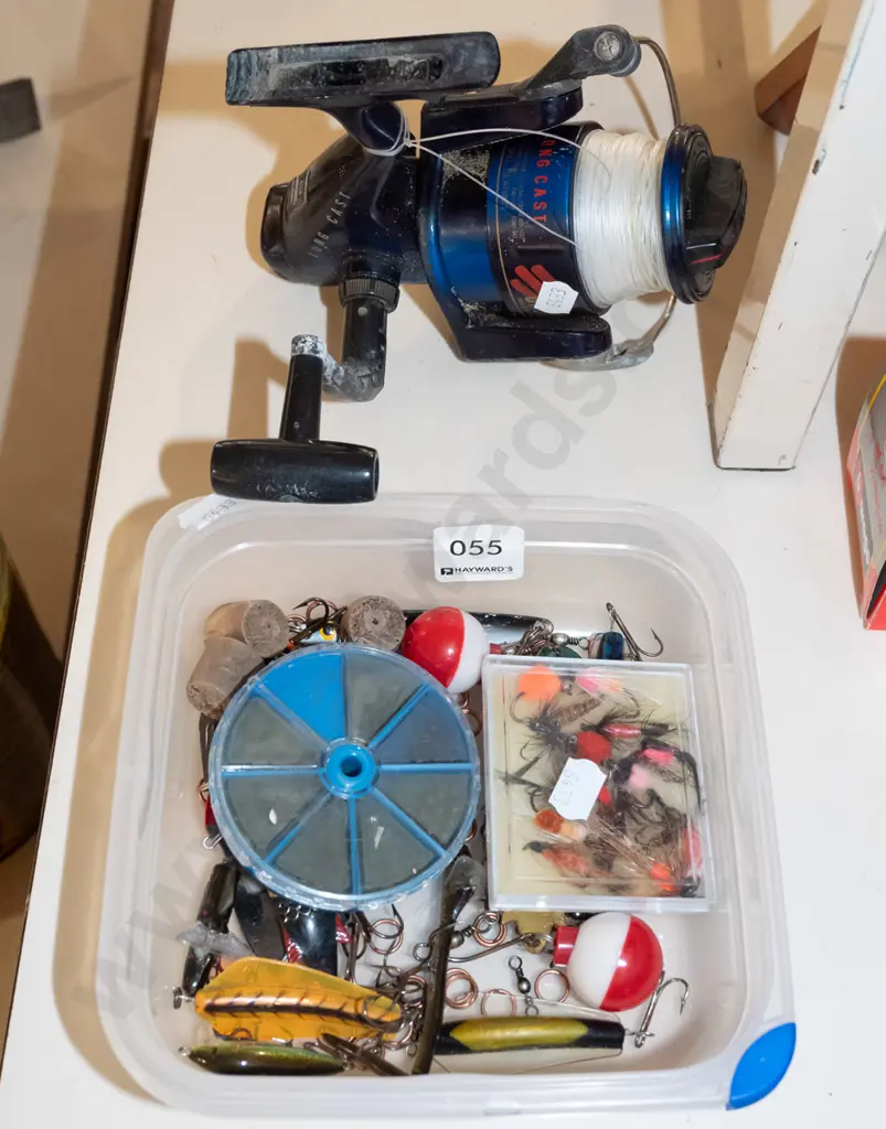 fishing reel, hooks, lures Image 1++