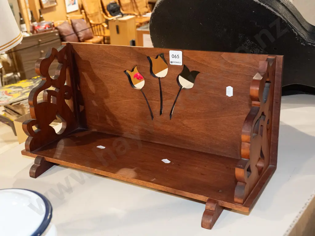 wooden pierced worked book holder L450 Image 1++