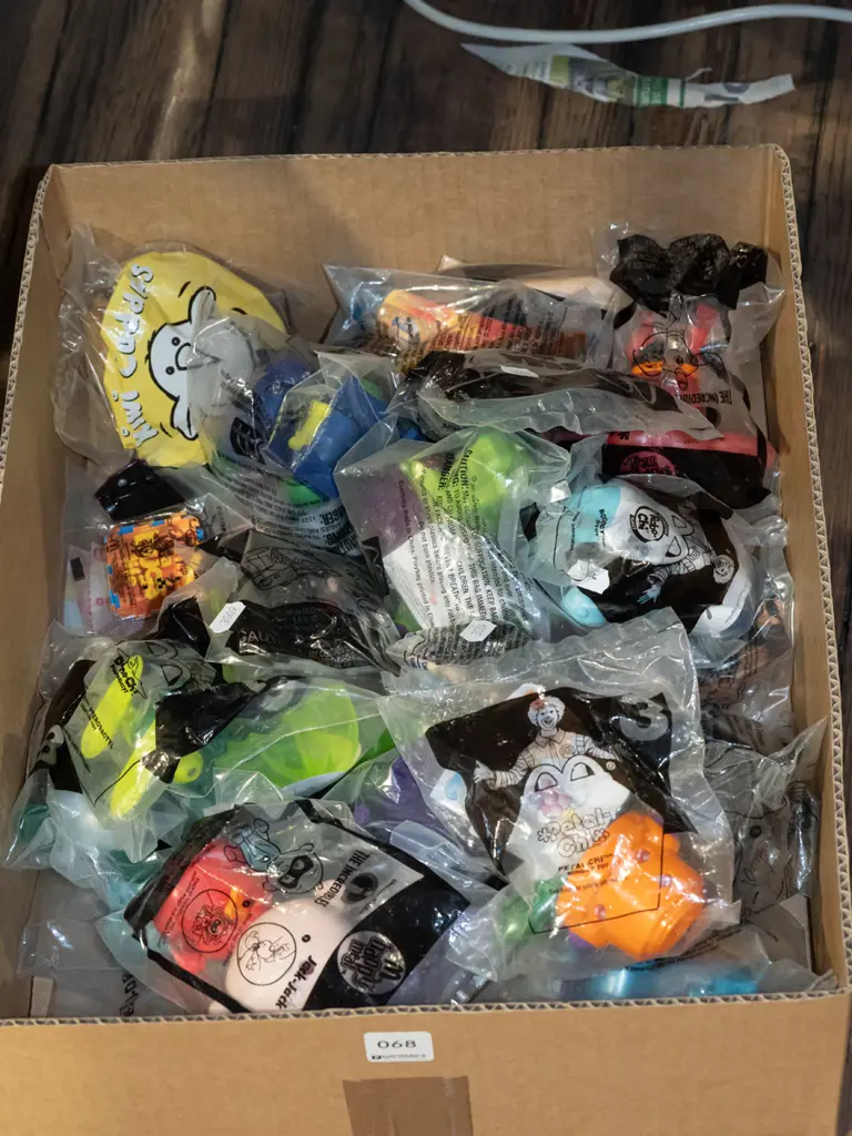 box; McDonalds happy meal toys Image 1++
