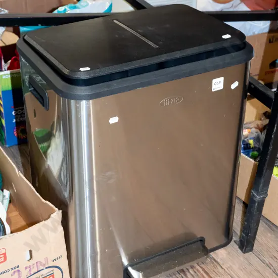 Zip dual fin flip top rubbish bin
