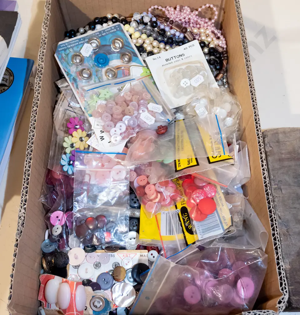 box; beaded necklaces, buttons etc Image 1++