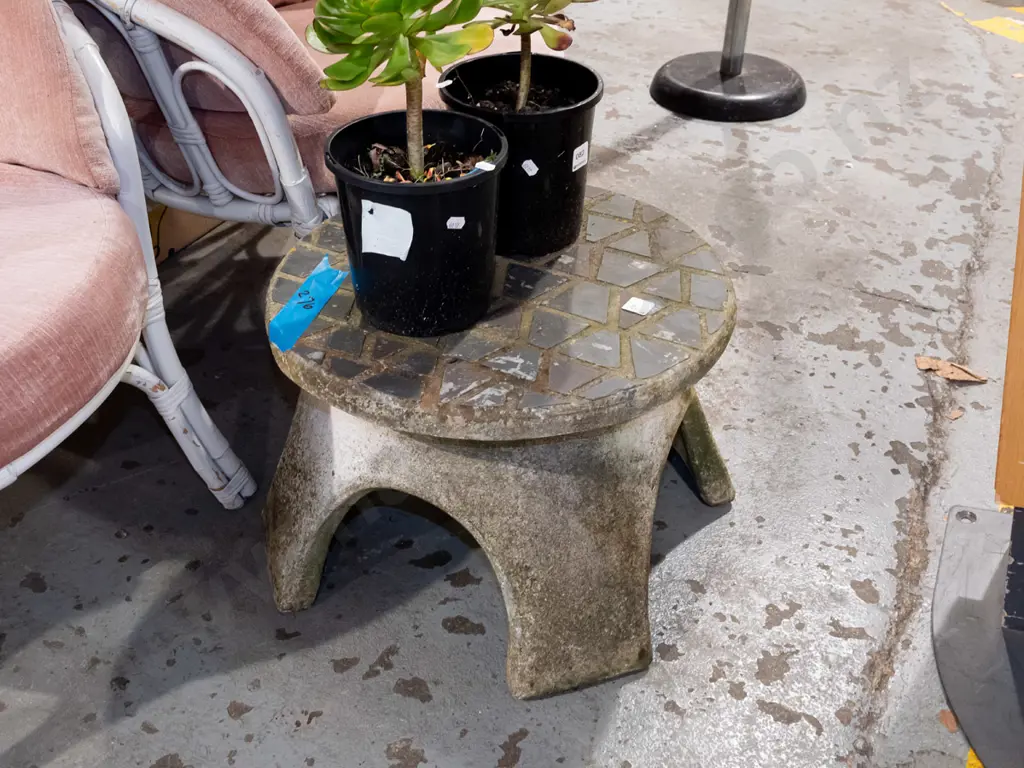 mosaic topped concrete garden coffee table H330 Diam465 Image 1++