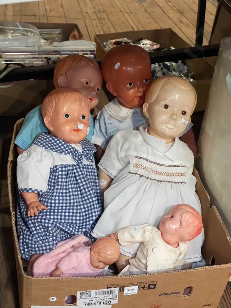 box of dolls Image 1++