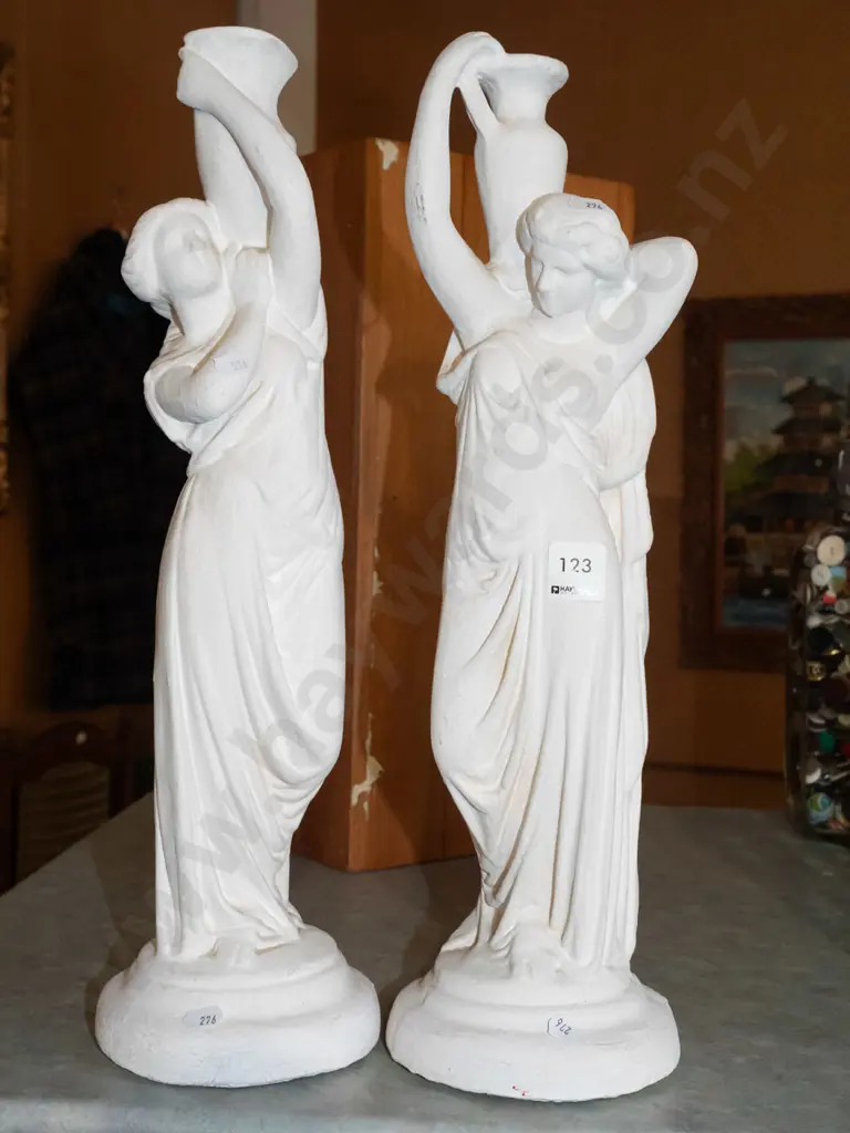 pair of plaster female figurines H470 Image 1++