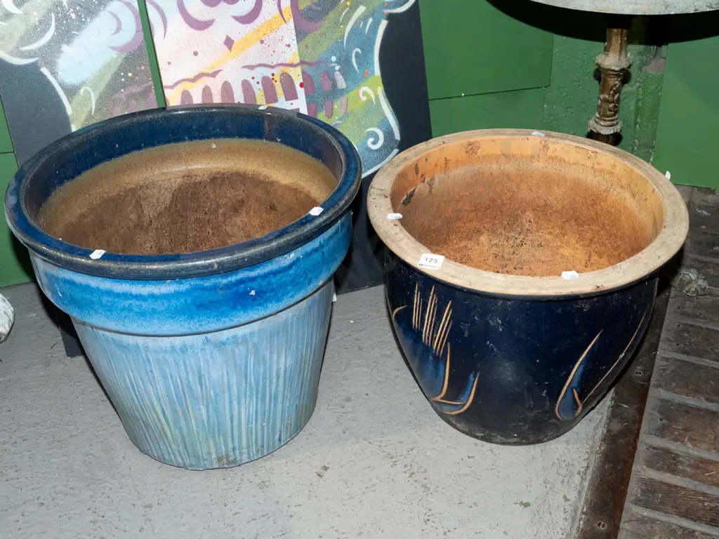 2x glazed garden planters Largest H370 Image 1++