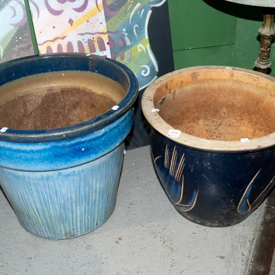 2x glazed garden planters Largest H370