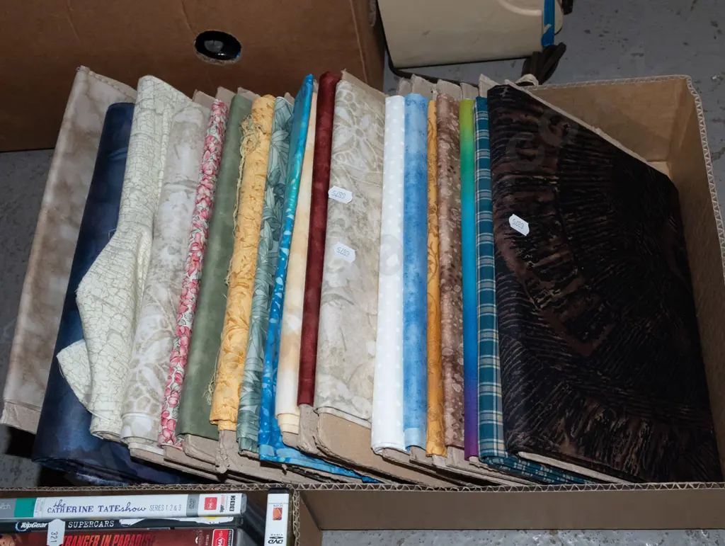 box of fabric pieces Image 1++