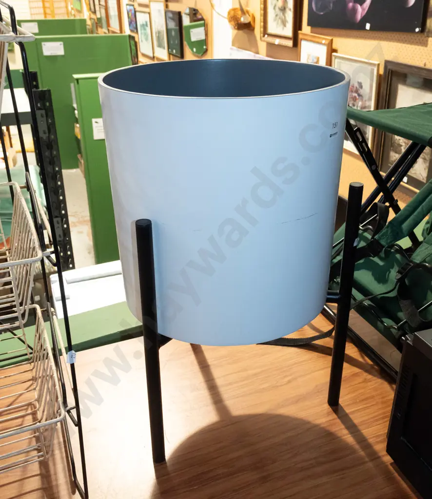 jardiniere on stand H530 Image 1++