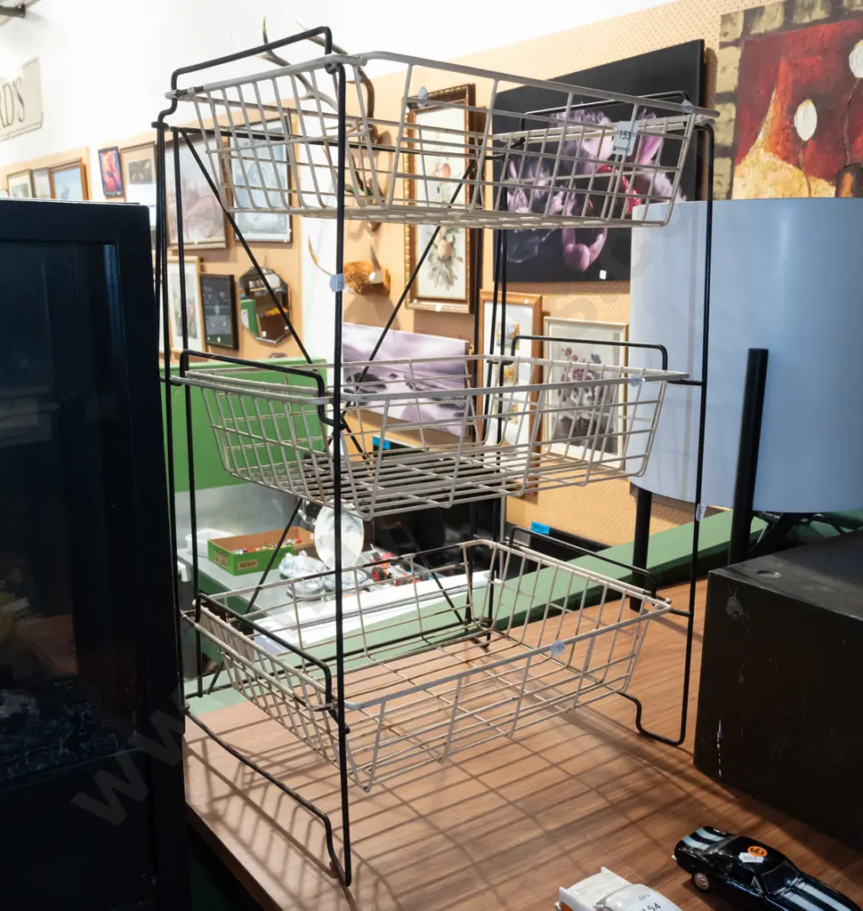 3x wire baskets on stand Image 1++