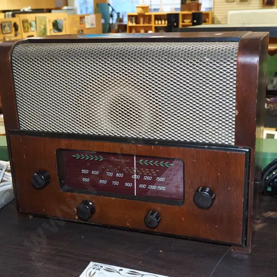 Pacific wood cased valve mantle radio - working