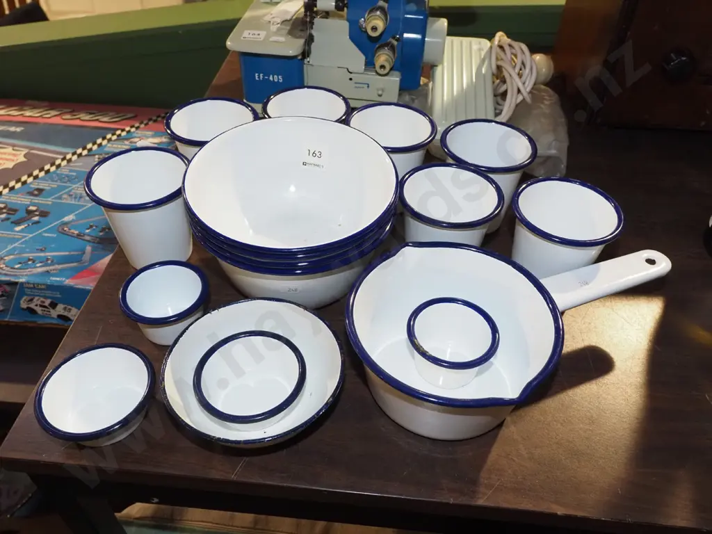 enamel pouring pots, bowls, cups Image 1++