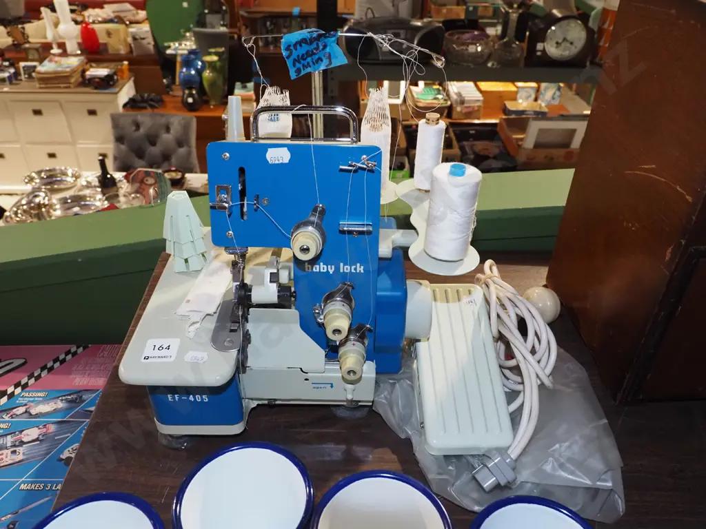 Babylock 4 spool overlocker - needs minor repairs Image 1++