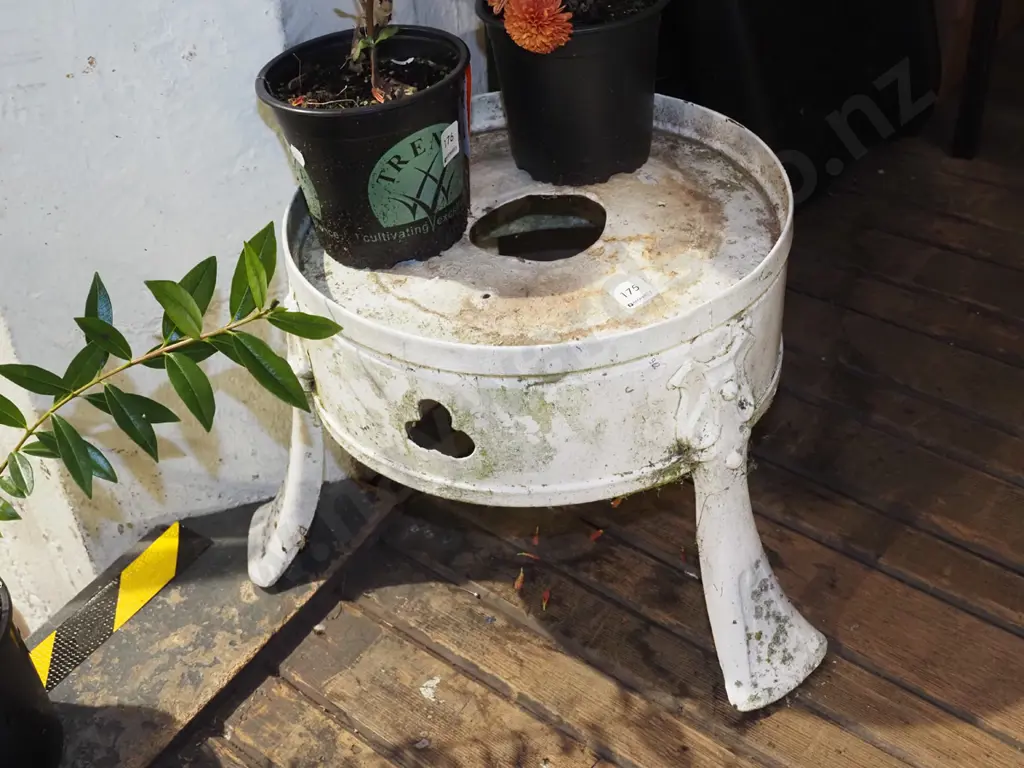 cast metal vintage metal copper stand H330 Image 1++