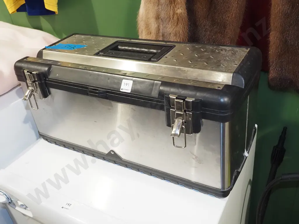 tool box; paint brush, screwdrivers etc Image 1++