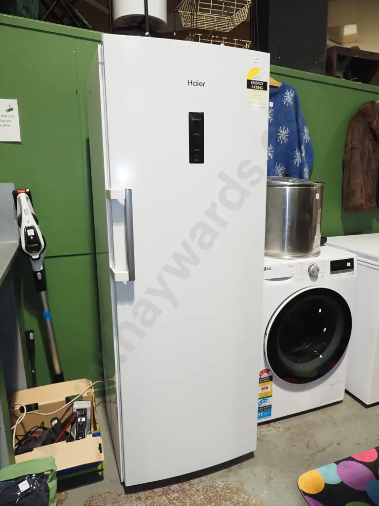 Haier No Frost upright freezer H1680 W600 D590 Image 1++