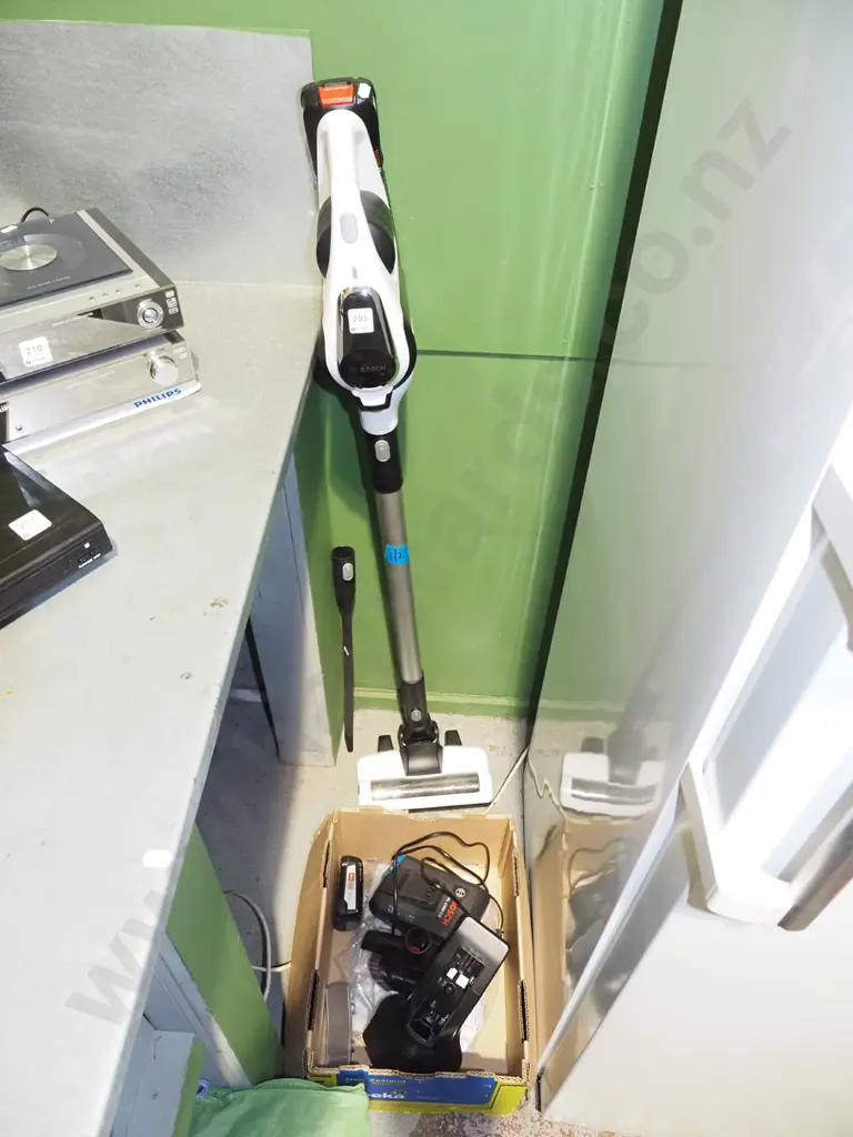 Bosch stick vacuum and accessories Image 1++