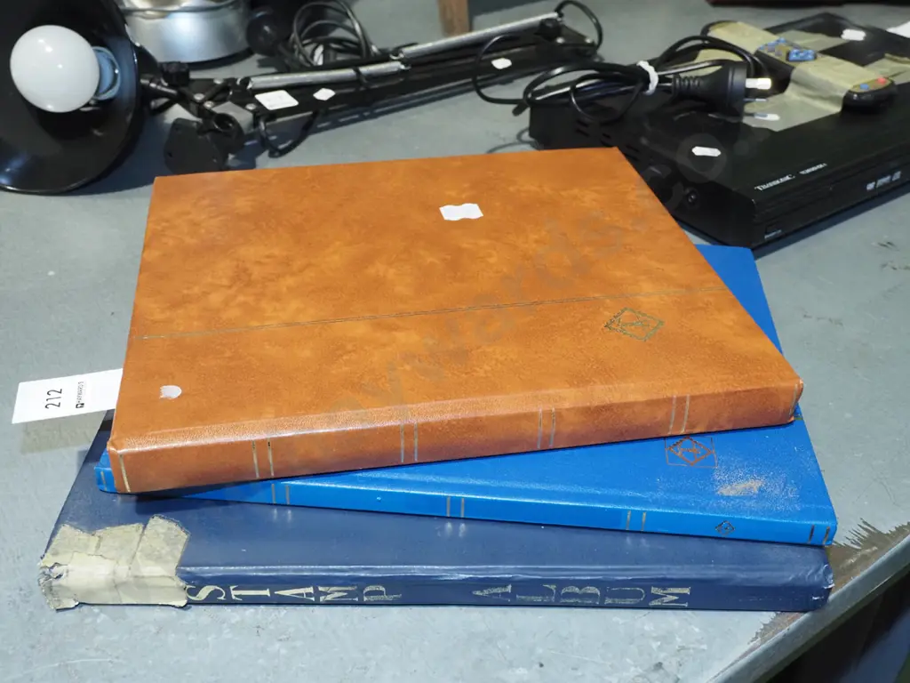 3x stamp albums  Image 1++