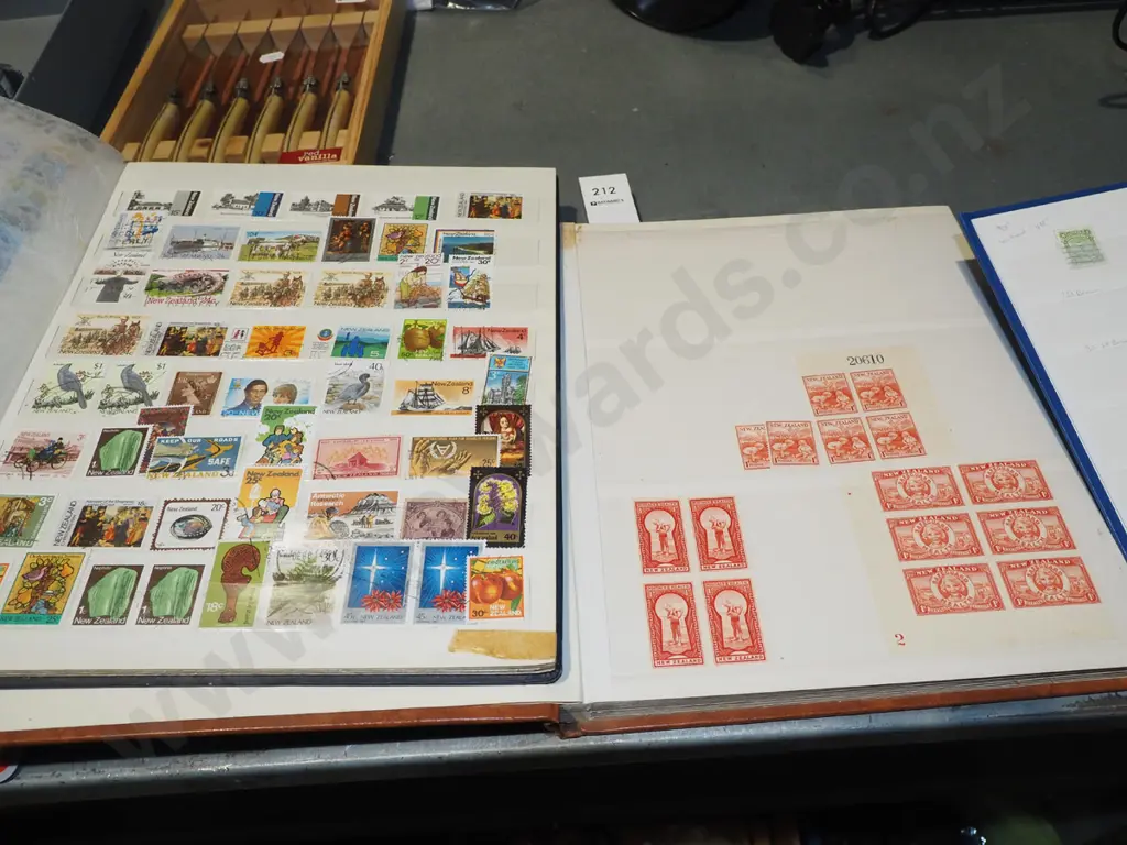 3x stamp albums  Image 1++