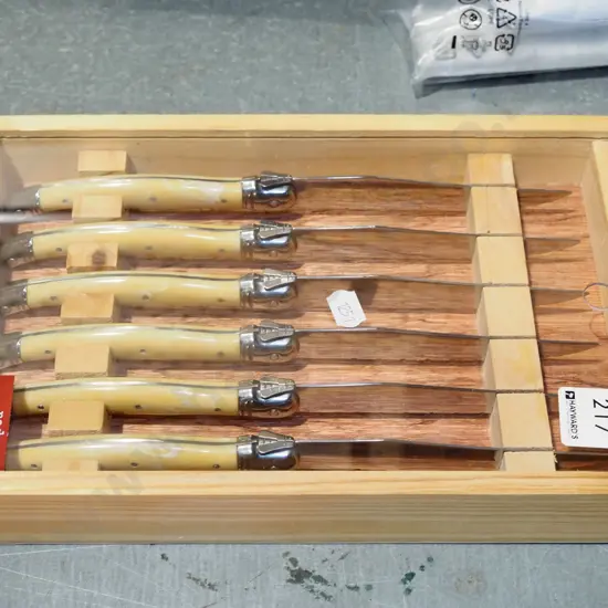 cased set of 6 steak knives