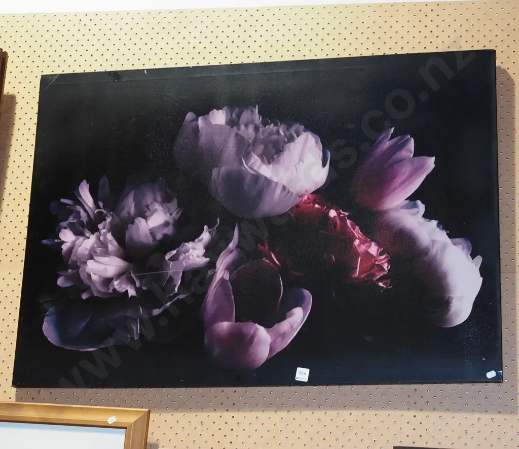 floral print on boxed canvas Image 1++