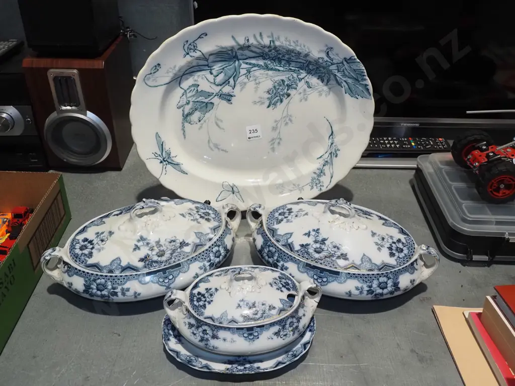 ashet, 2x lidded veges, small soup tureen - repairs and damage Image 1++