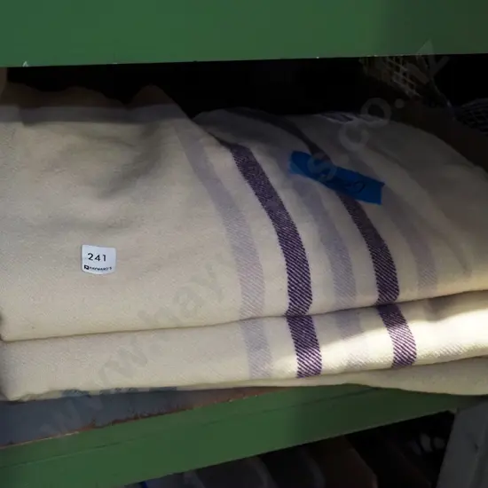 3x woollen blankets -wear