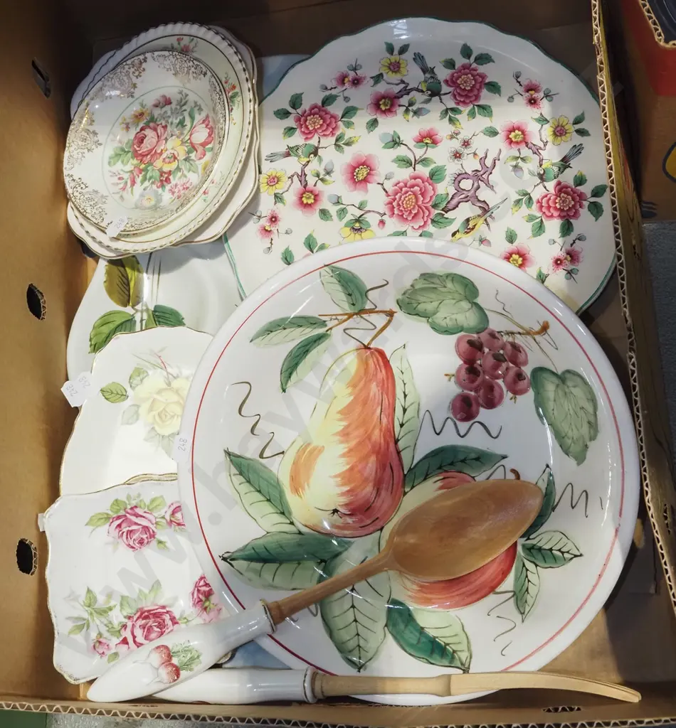 box; salad bowls, servers, cake plate etc Image 1++