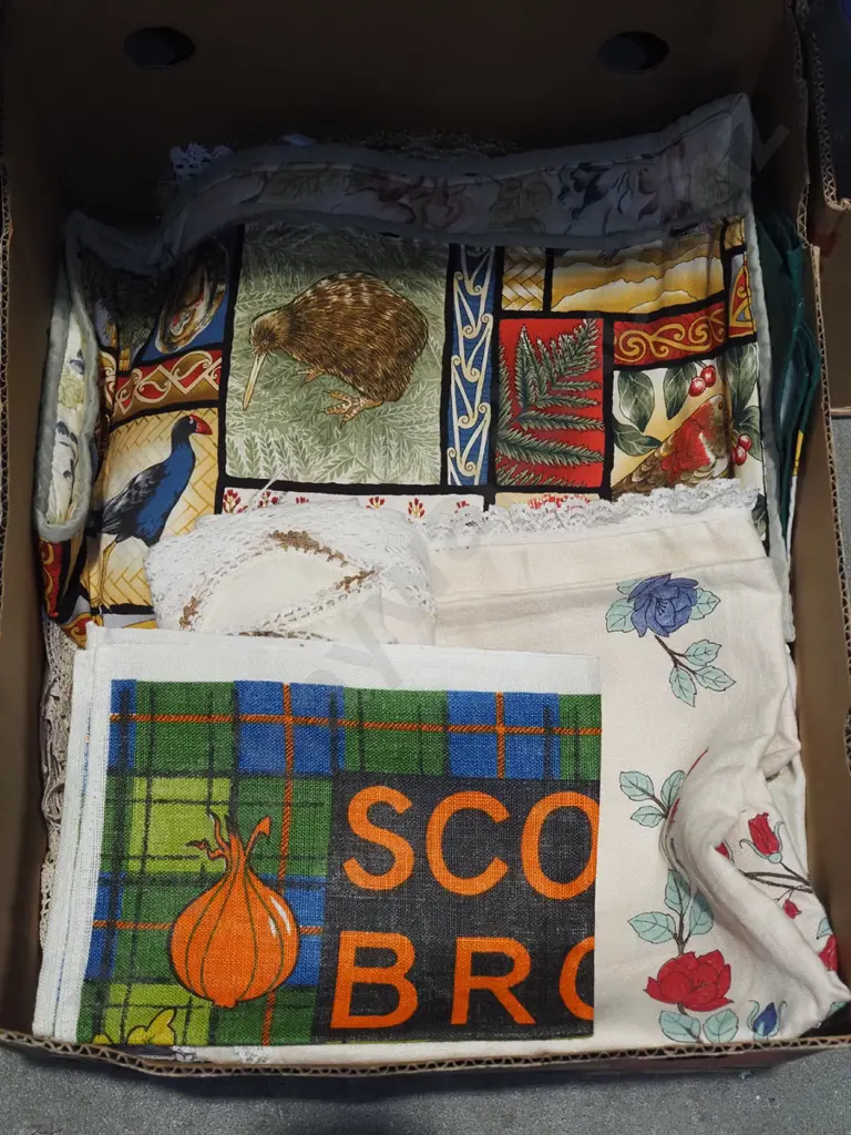 box; linens Image 1++