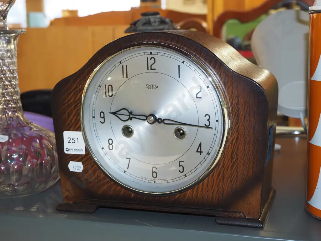 deco wood cased mantle clock Image 1++