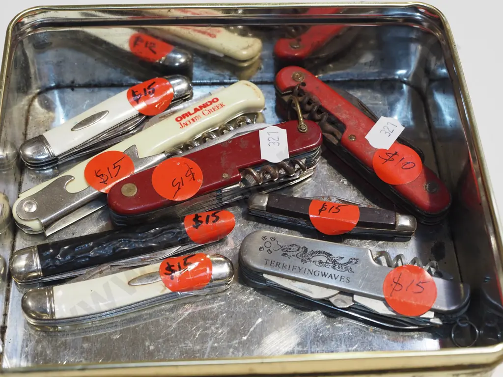 container of pocket knives Image 1++