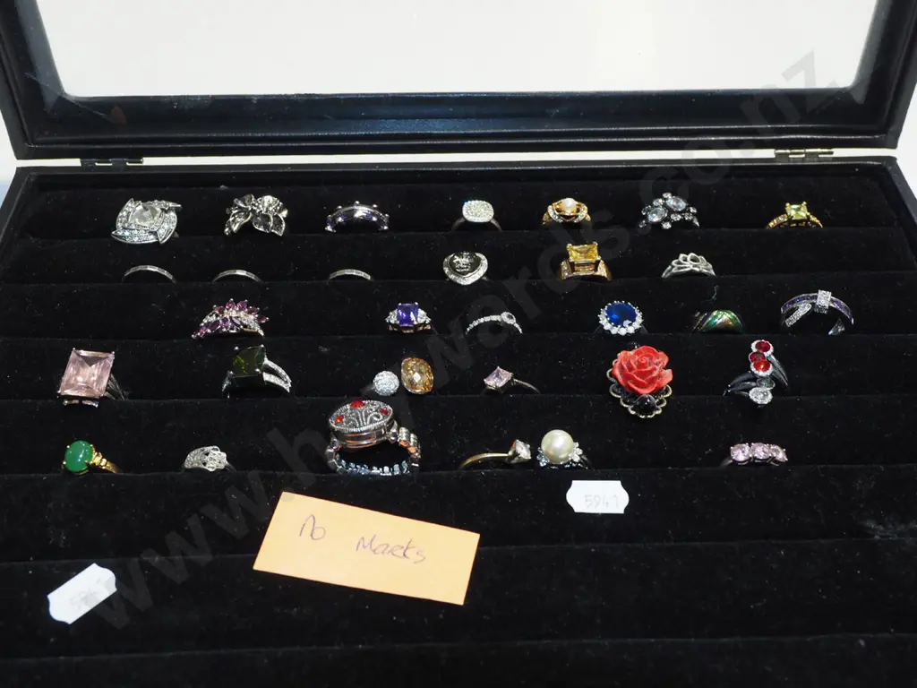 case of various dress rings - no marks Image 1++