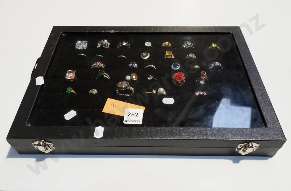 case of various dress rings - no marks Image 1++