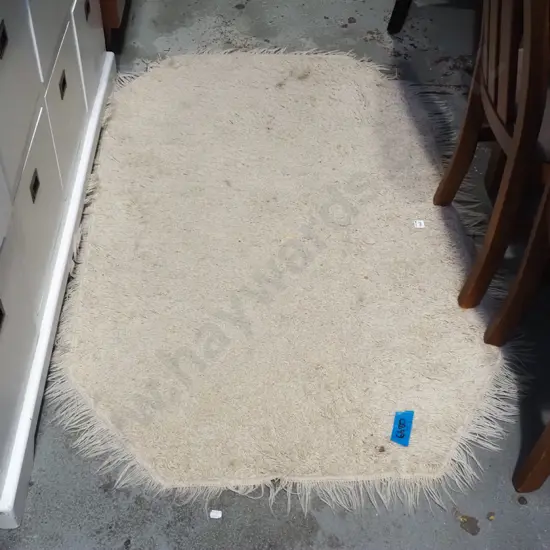 white woollen tufted floor mat L1530 W940