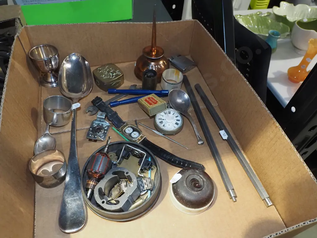 box; oiler, wristwatch, large spoon etc Image 1++