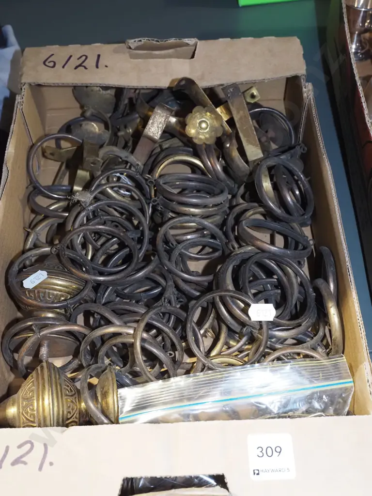 box; curtain rod rings, ends etc Image 1++