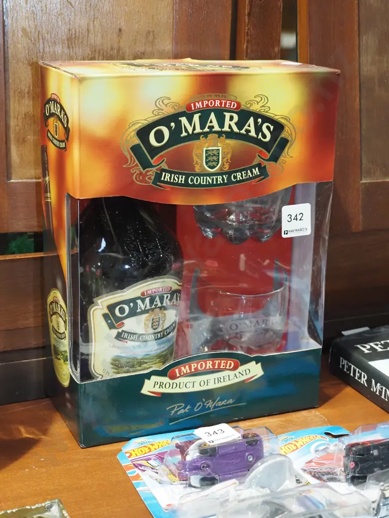 boxed set of O'Maras Irish Country Cream and 2 glasses Image 1++