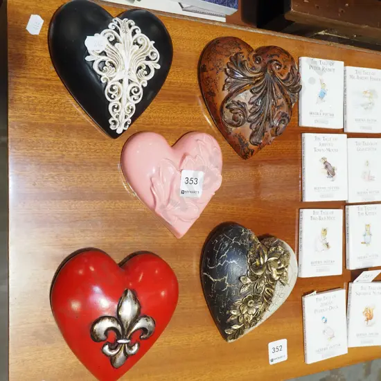 5x ornamental wall mounted hearts