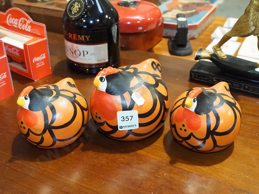 3x hand painted happy hens Image 1++