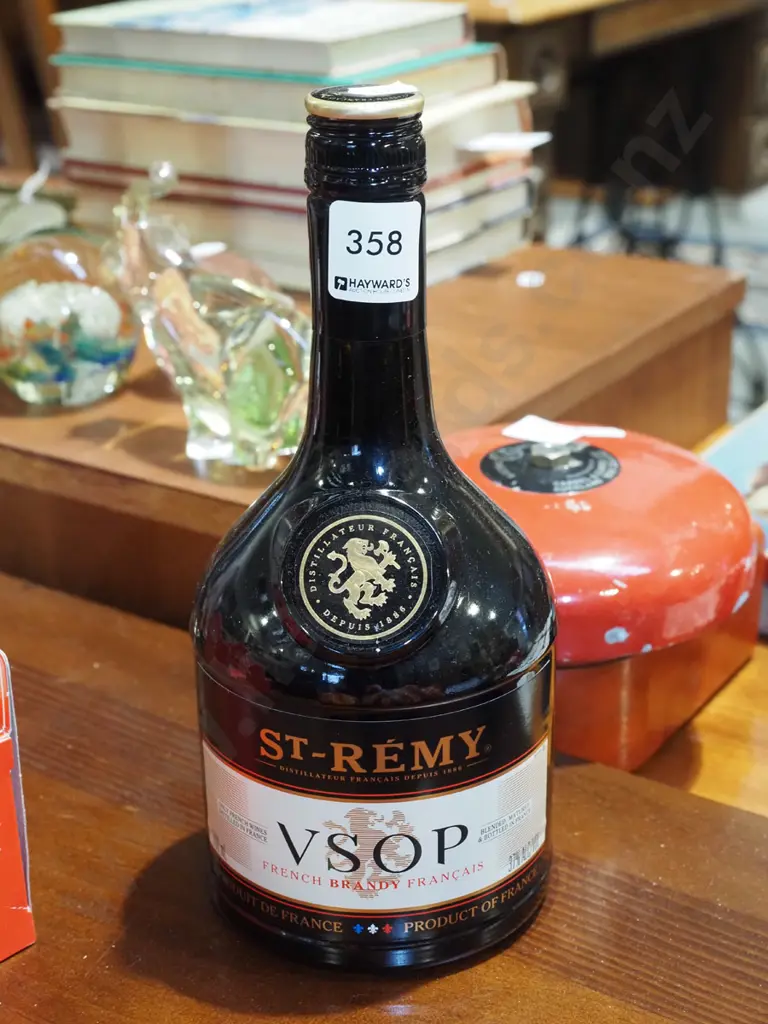 St Remy 700ml French brandy Image 1++