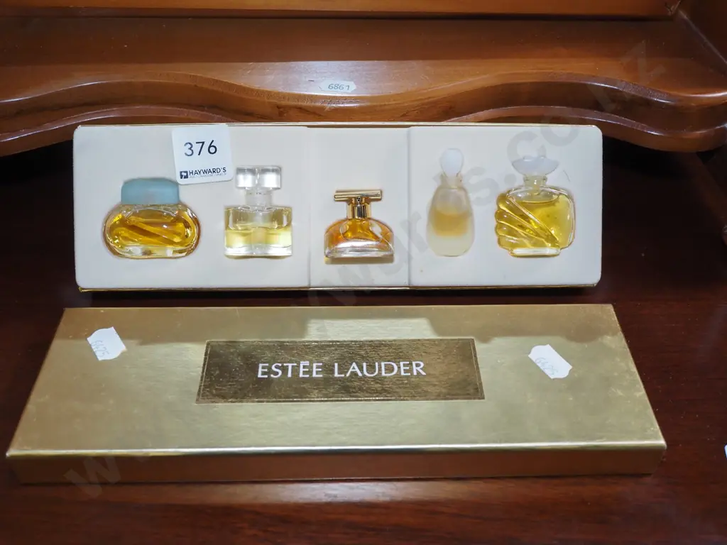 Estee Lauder boxed perfume set Image 1++