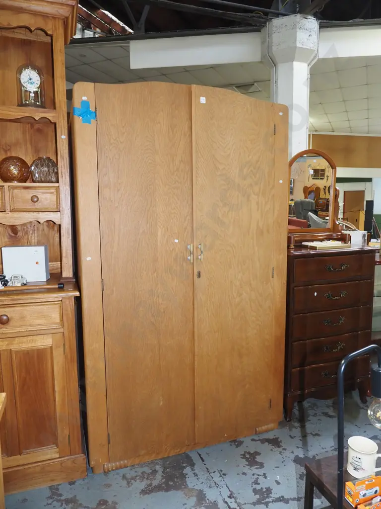 oak 2 door wardrobe - key in office H1815 W10660 D520 Image 1++