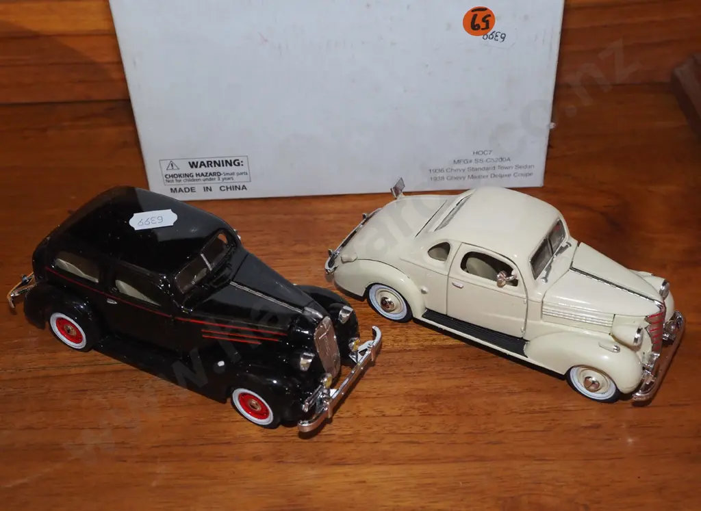2x boxed die cast model vehicles Image 1++
