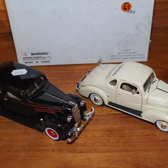 2x boxed die cast model vehicles